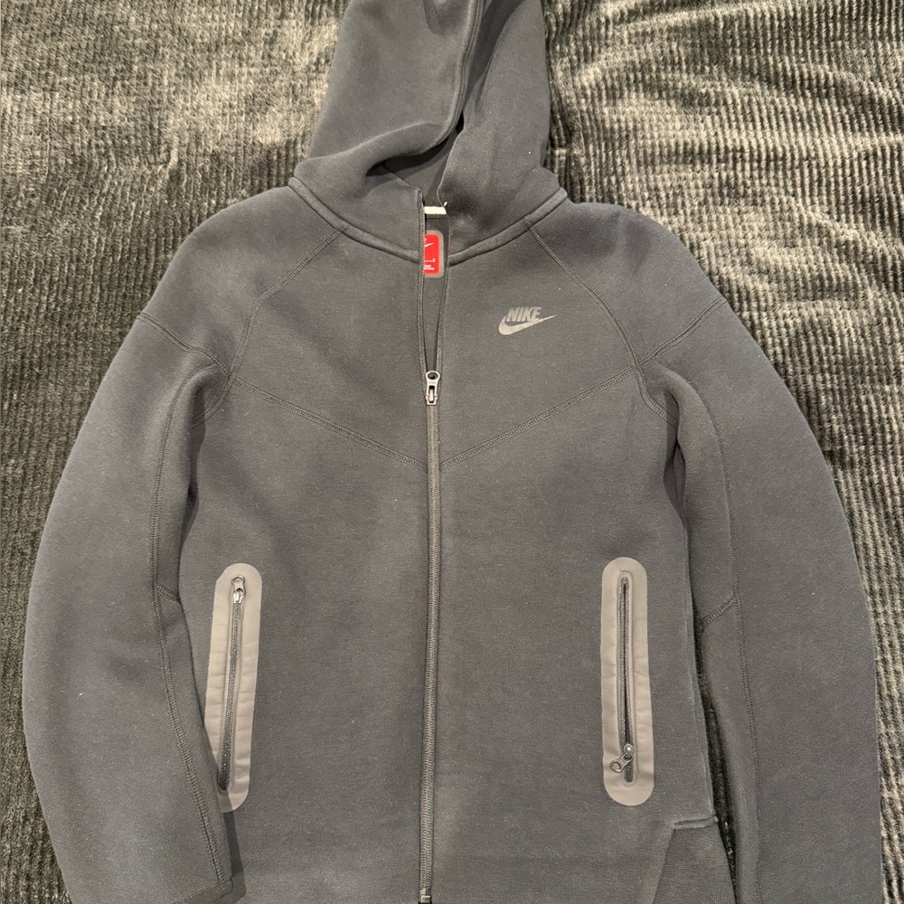 Nike tech boys